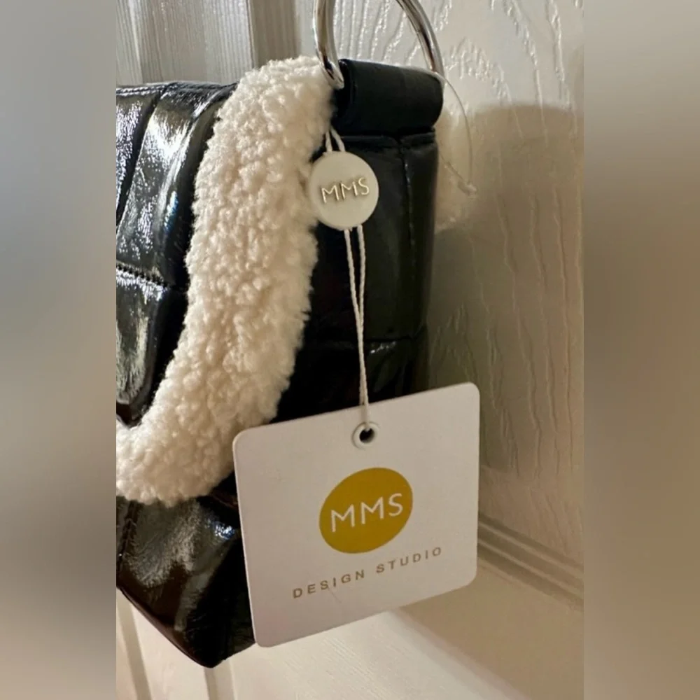 NWT Black Quilted Crossbody Bag w/ Cream Sherpa Trim, Trendy Y2K Winter Purse - Picture 5 of 15